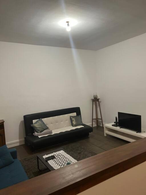 Superbe Appartement Avec Parking Gratuit Vaulx-en-Velin Esterno foto