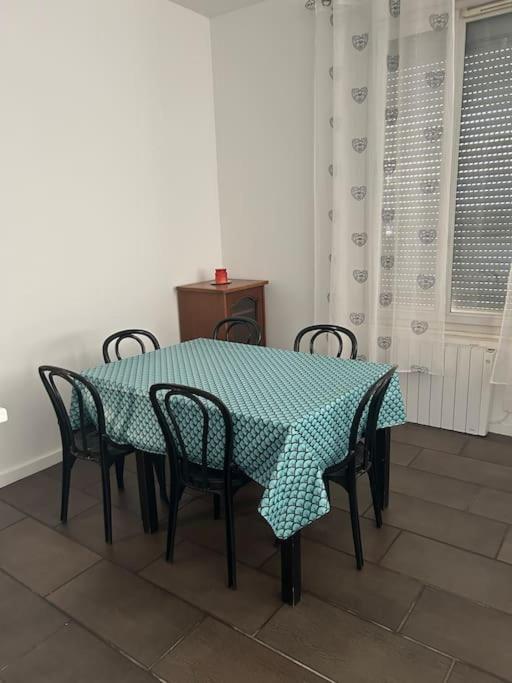 Superbe Appartement Avec Parking Gratuit Vaulx-en-Velin Esterno foto